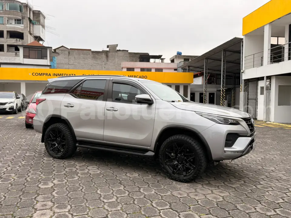 Foto 1 de Toyota New Fortuner