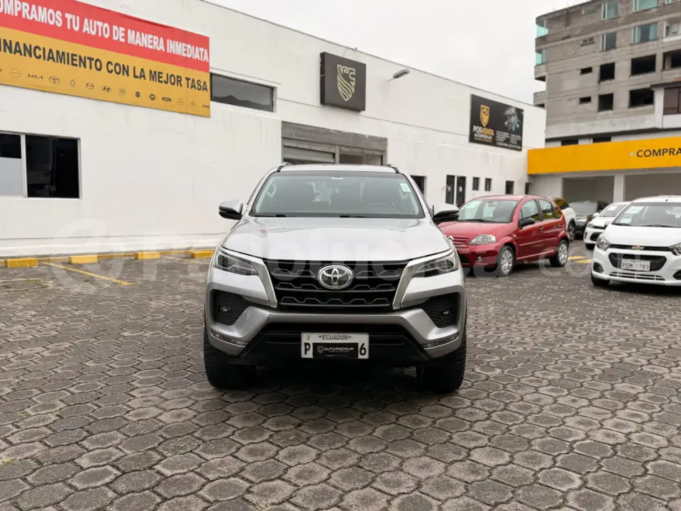 Foto 2 de Toyota New Fortuner
