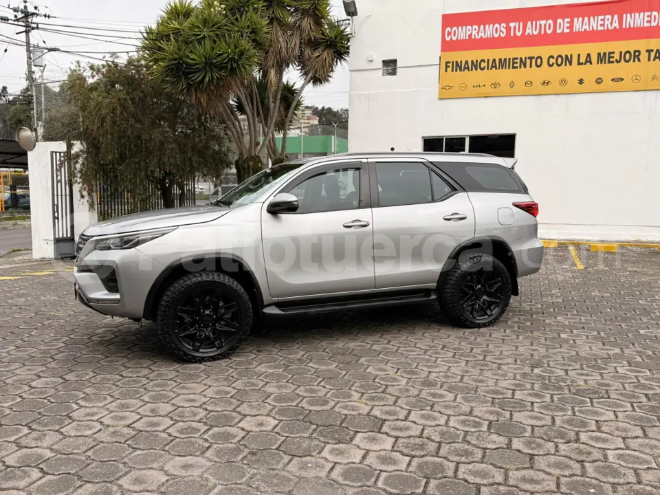 Foto 4 de Toyota New Fortuner