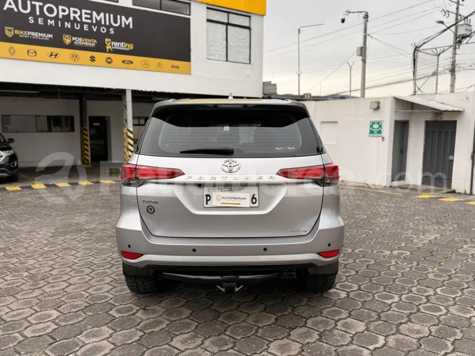 Foto 17 de Toyota New Fortuner