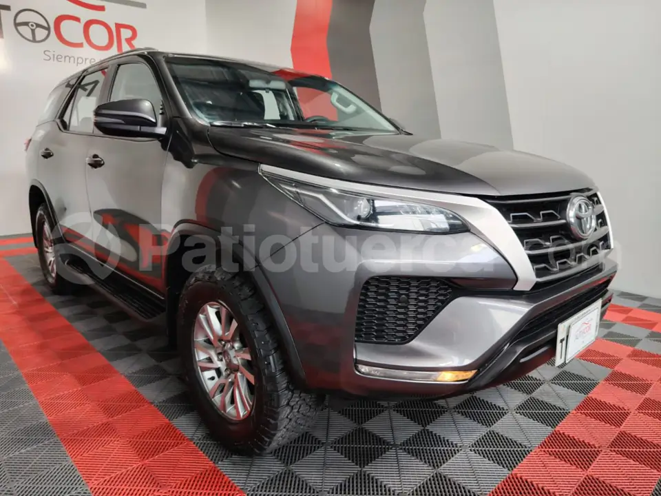 Foto 4 de Toyota New Fortuner
