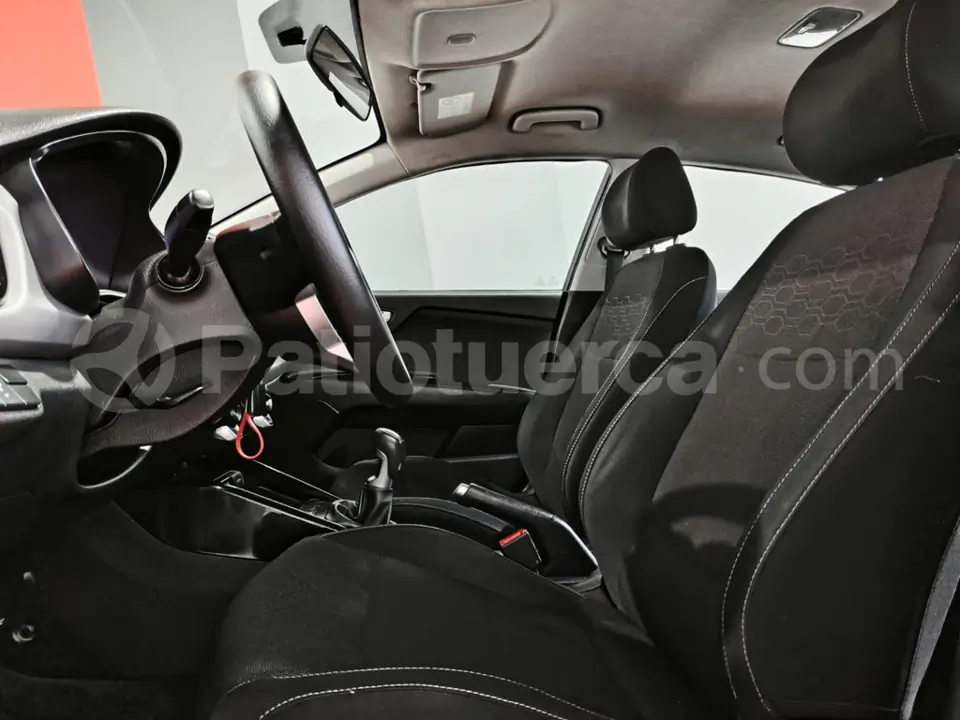 Foto 7 de Kia RIO EX