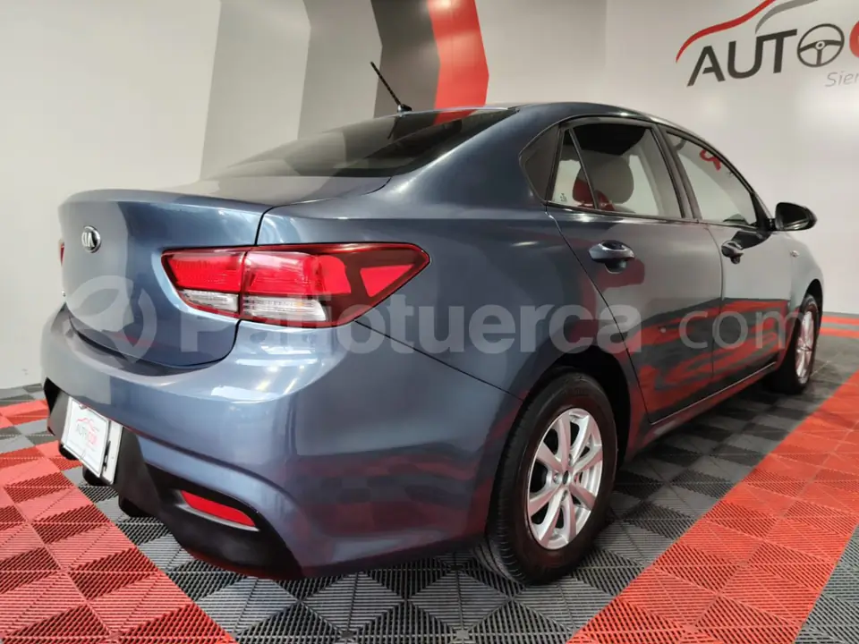 Foto 5 de Kia RIO EX