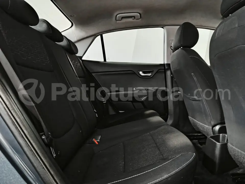Foto 21 de Kia RIO EX