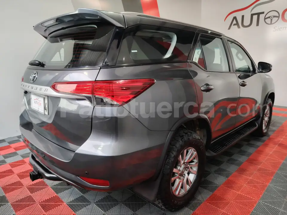 Foto 6 de Toyota New Fortuner