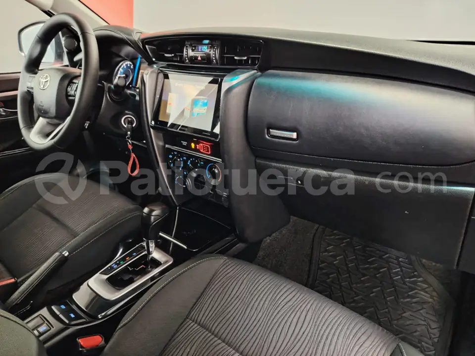 Foto 24 de Toyota New Fortuner