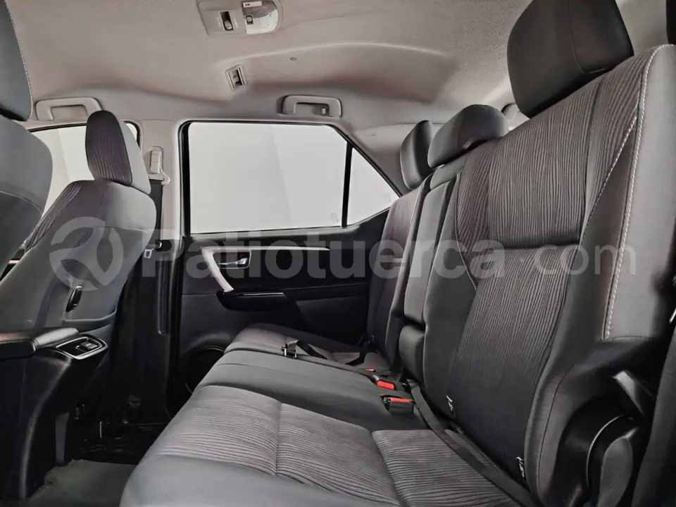 Foto 28 de Toyota New Fortuner