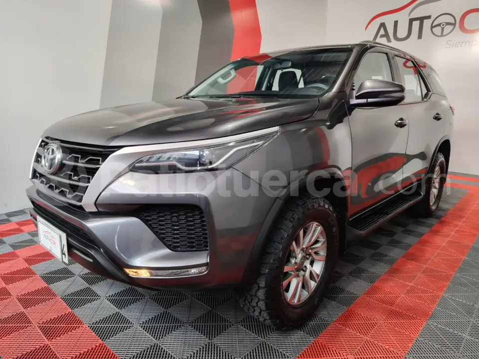 Foto 1 de Toyota New Fortuner