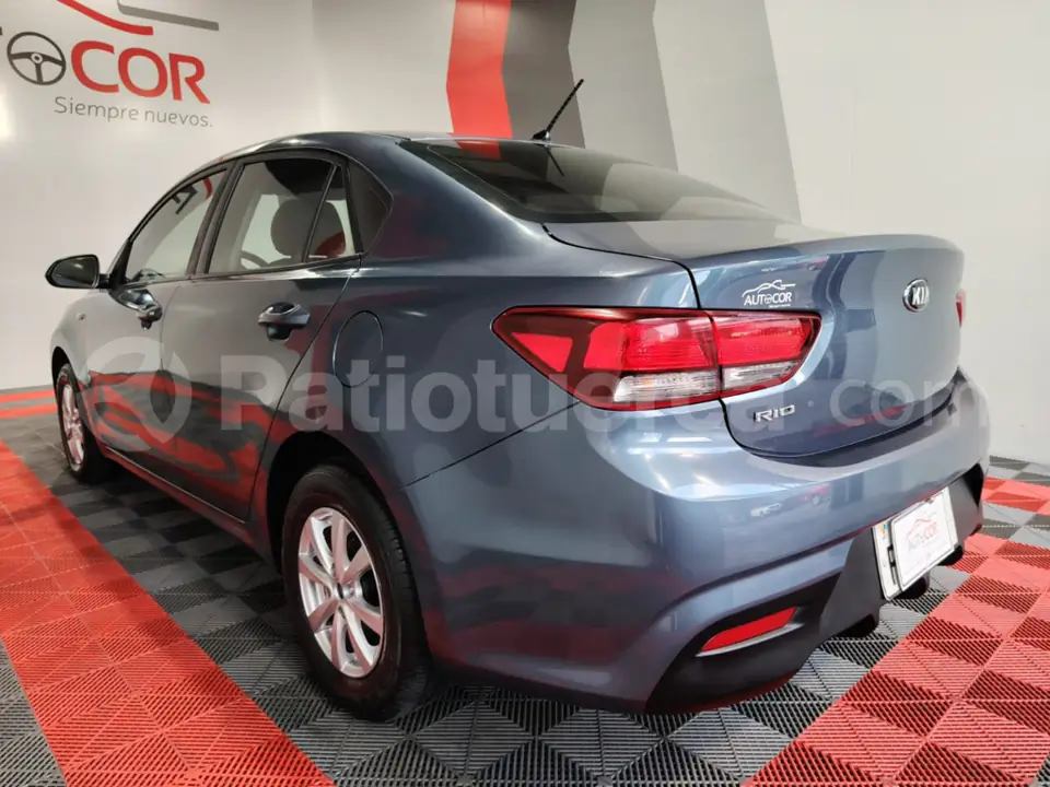 Foto 5 de Kia RIO EX