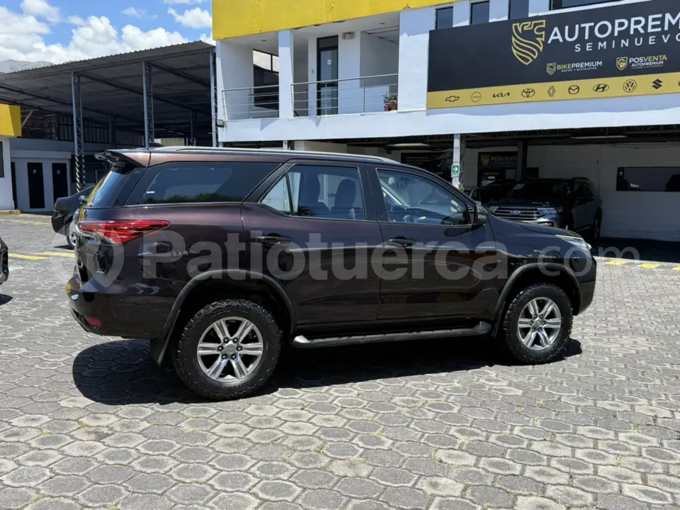 Foto 18 de Toyota Fortuner