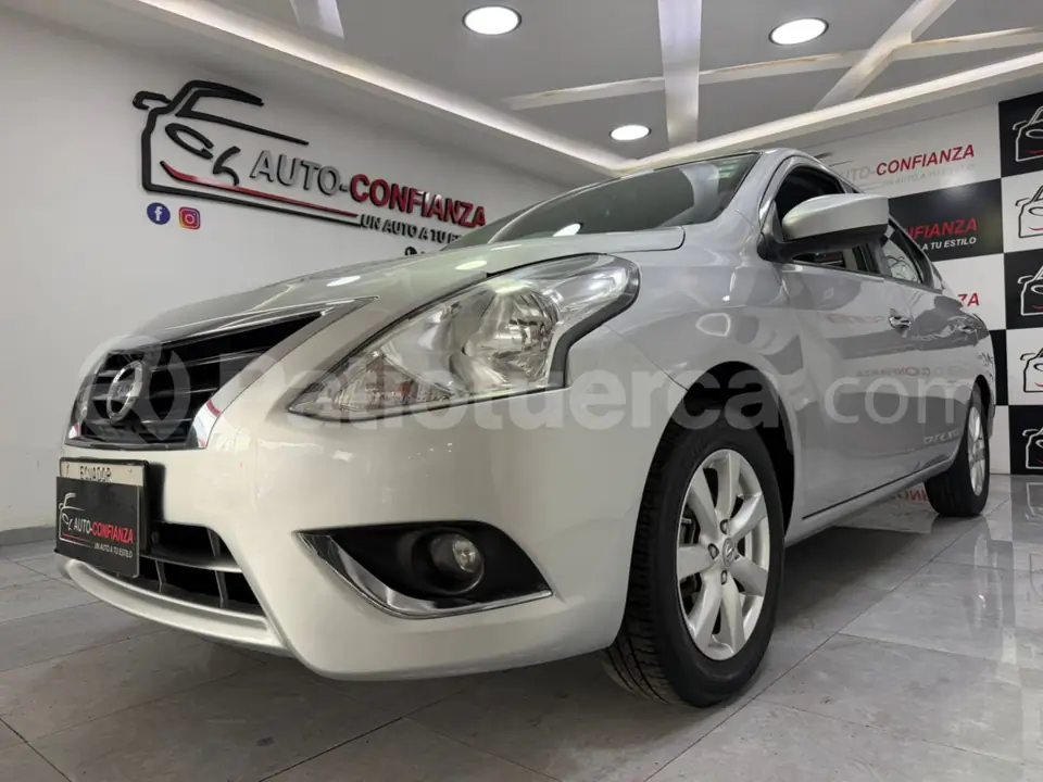 Foto 4 de Nissan Versa