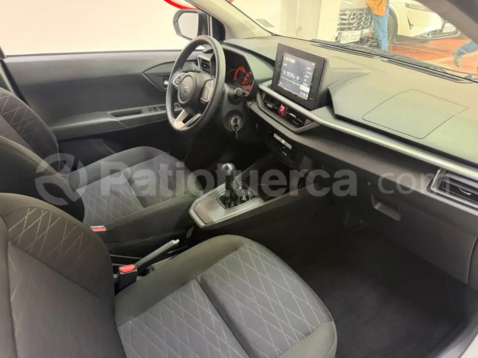 Foto 15 de Toyota Agya