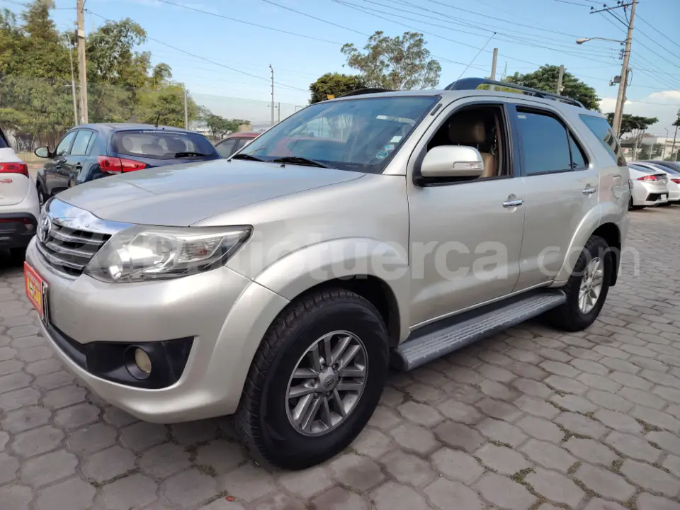 Foto 2 de Toyota Fortuner 2.7
