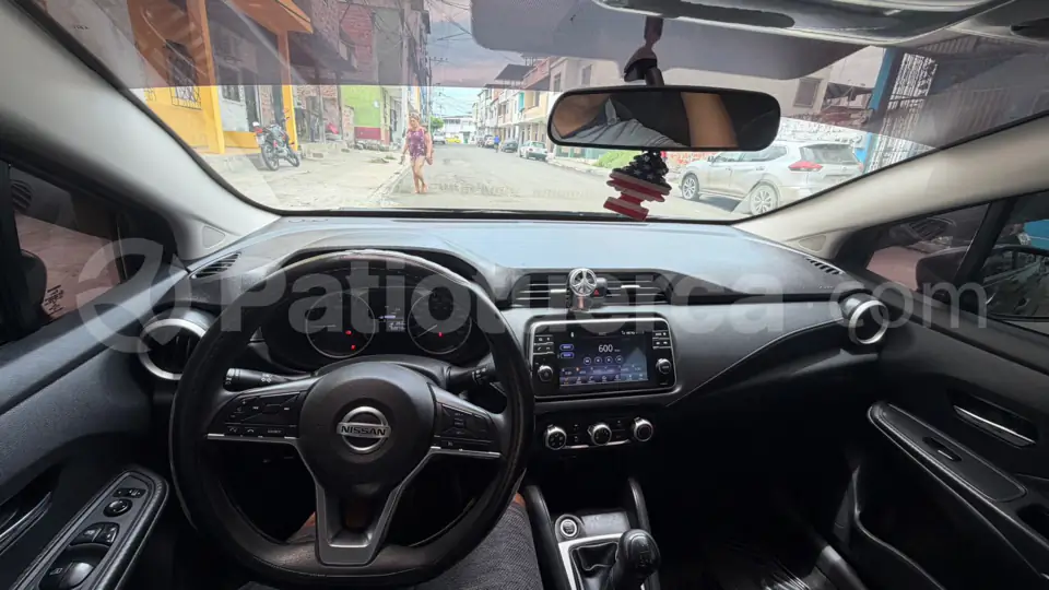 Foto 3 de Nissan Versa