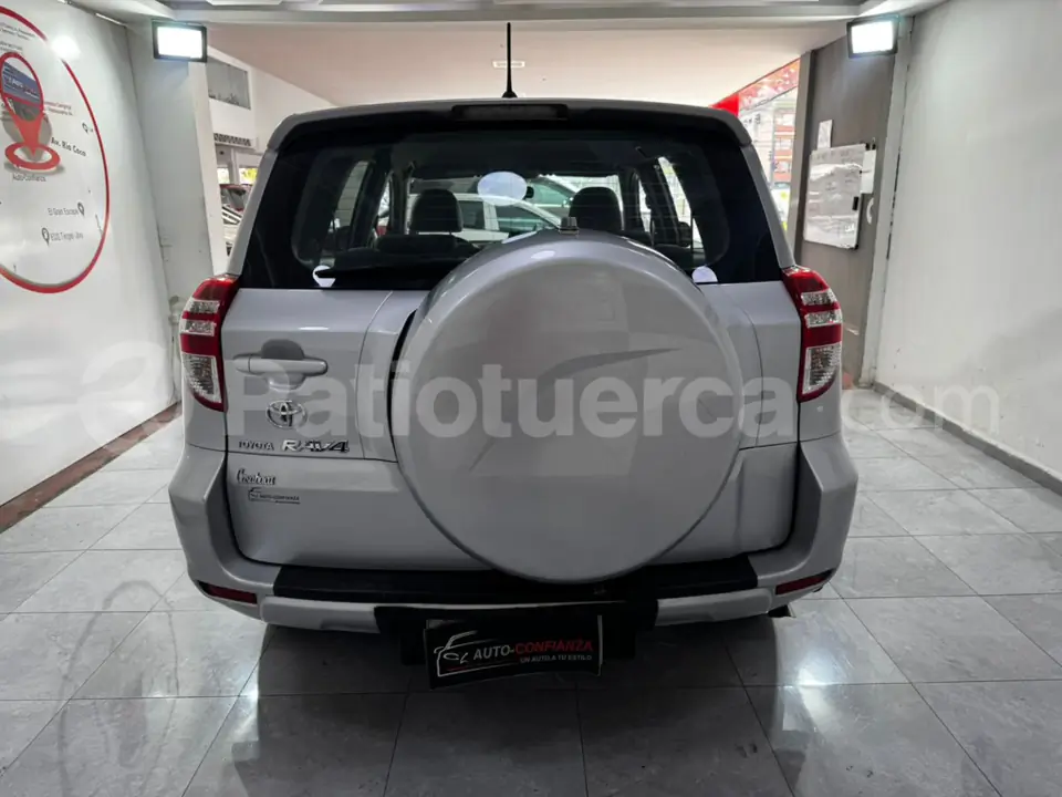Foto 7 de Toyota RAV4 LS