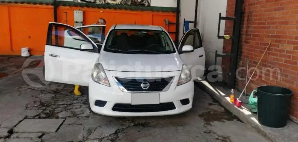 Foto 2 de Nissan Versa