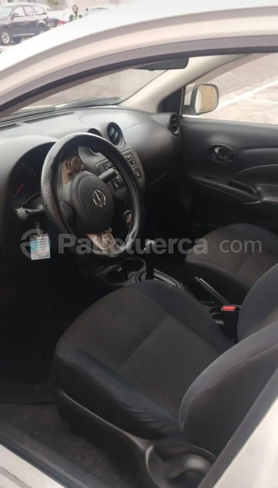 Foto 3 de Nissan Versa