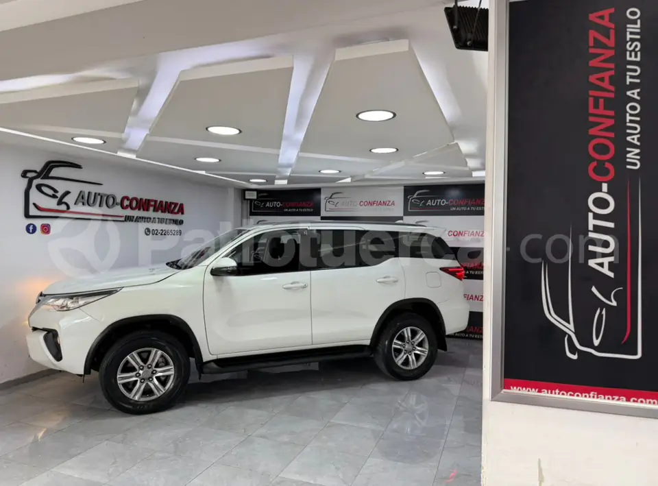 Foto 1 de Toyota New Fortuner