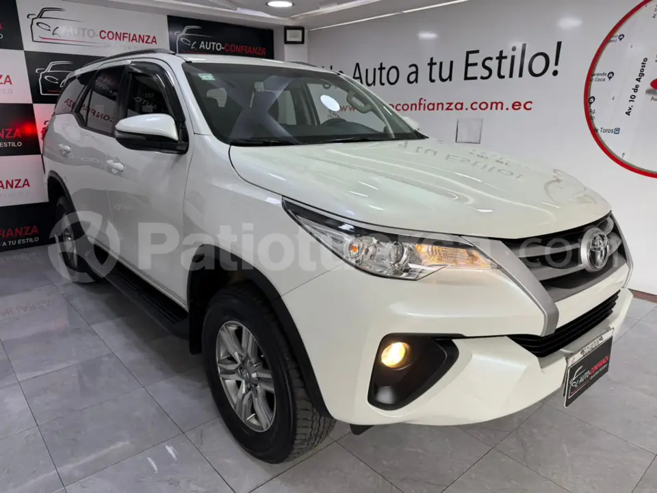 Foto 3 de Toyota New Fortuner