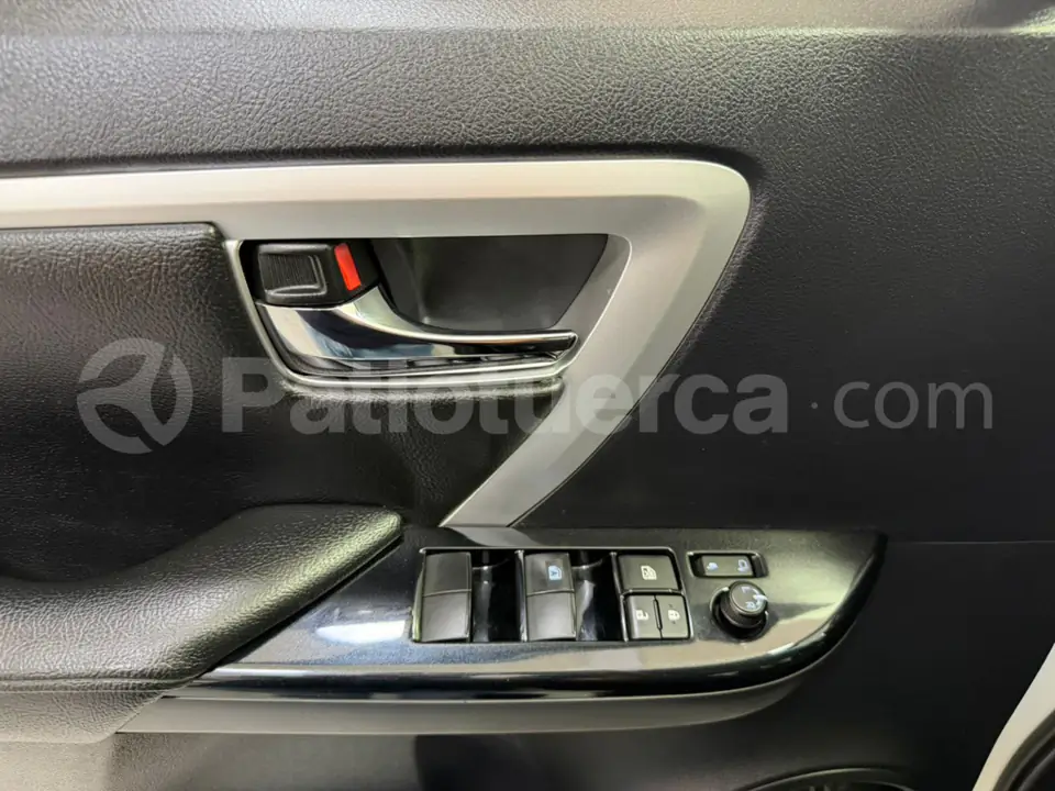 Foto 13 de Toyota New Fortuner