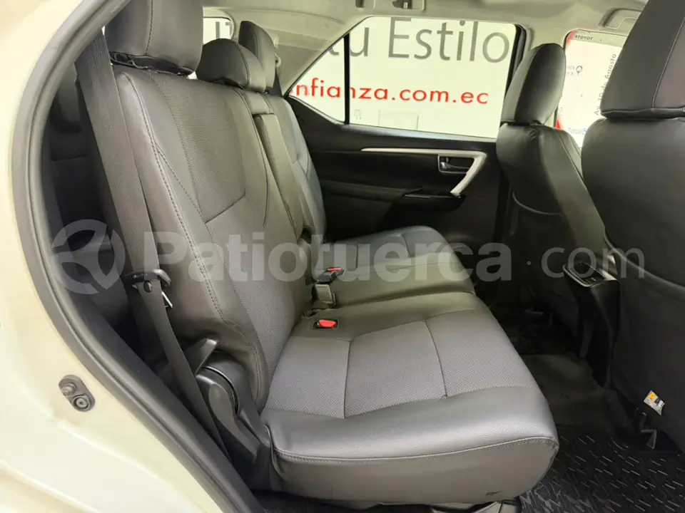 Foto 19 de Toyota New Fortuner