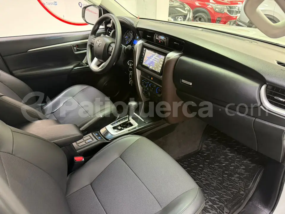 Foto 20 de Toyota New Fortuner