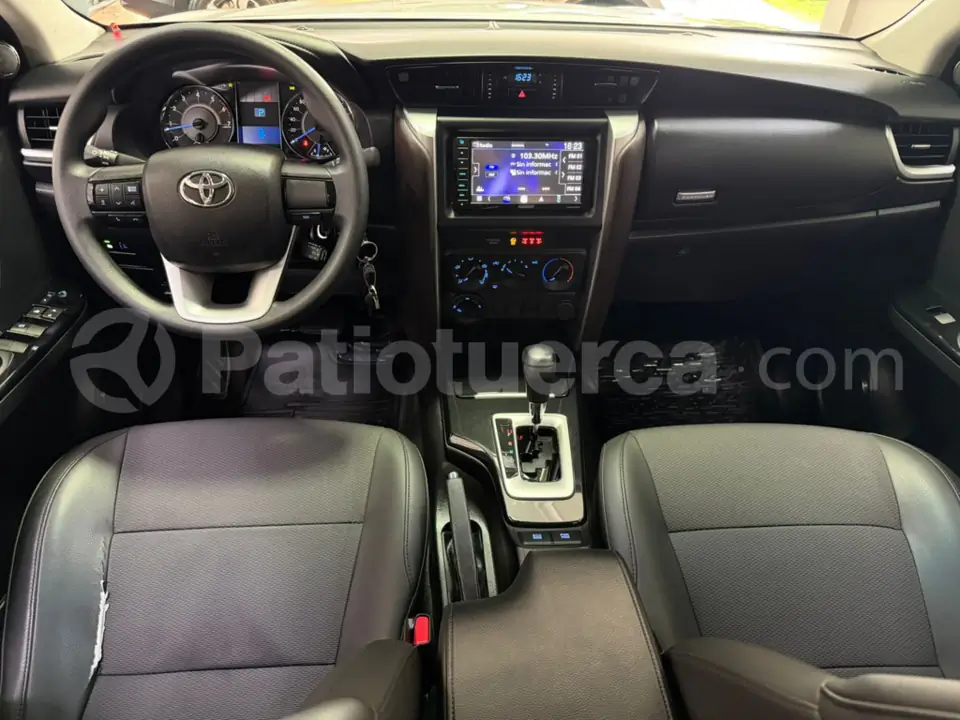 Foto 25 de Toyota New Fortuner