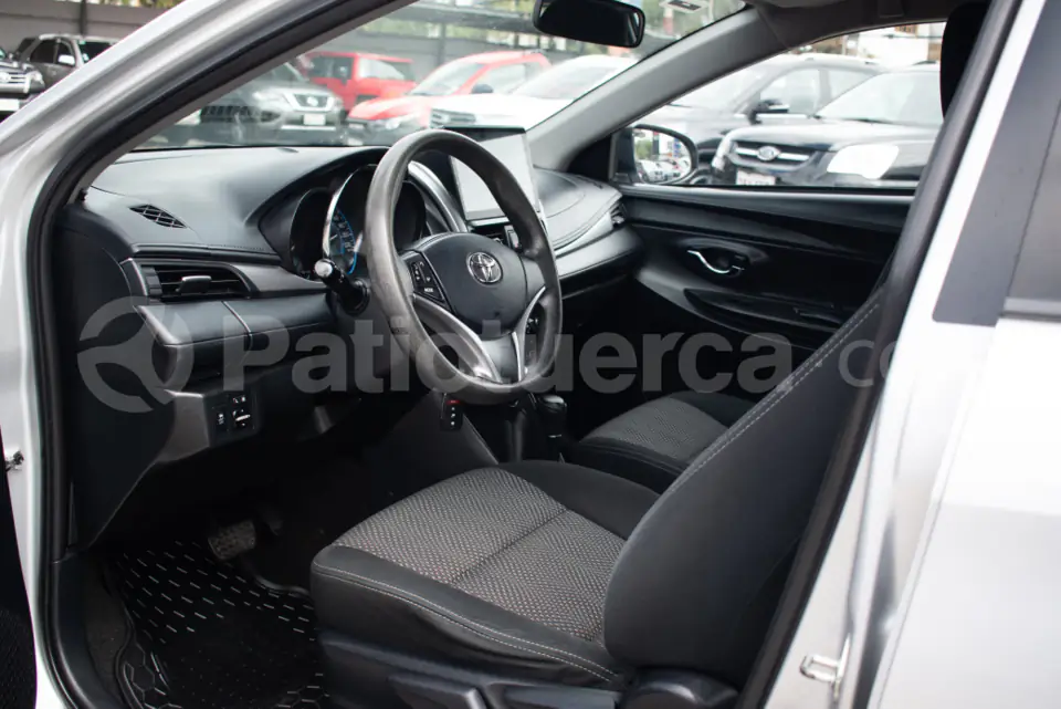 Foto 2 de Toyota New Yaris