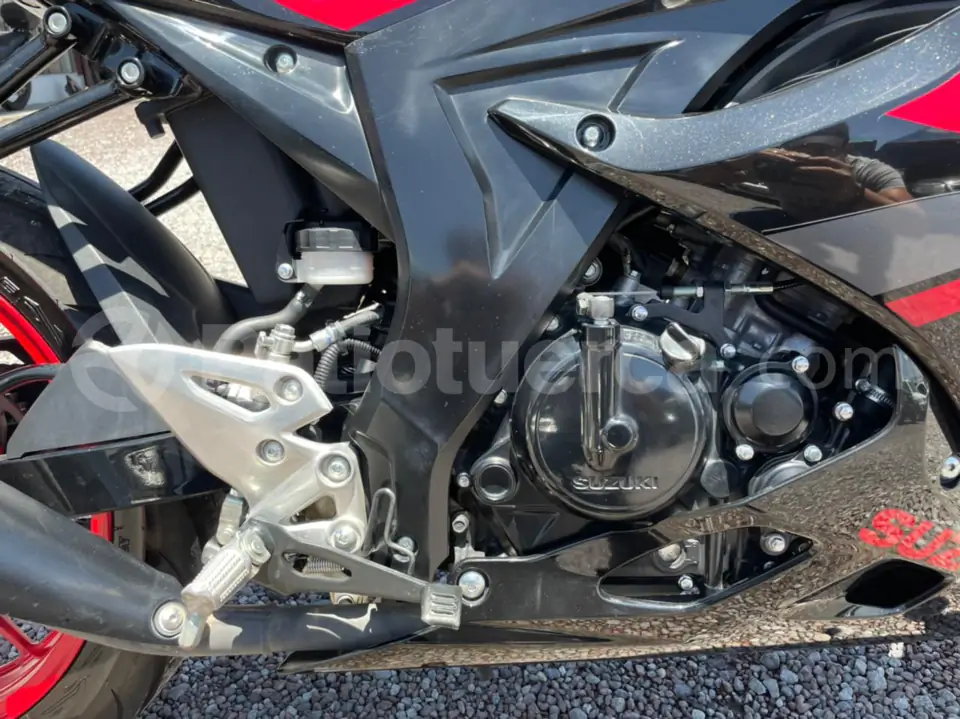Foto 9 de Suzuki Gsx 150