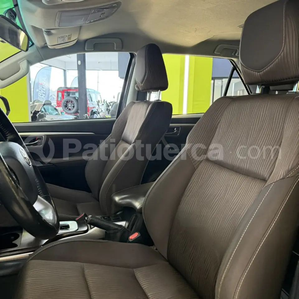 Foto 4 de Toyota New Fortuner