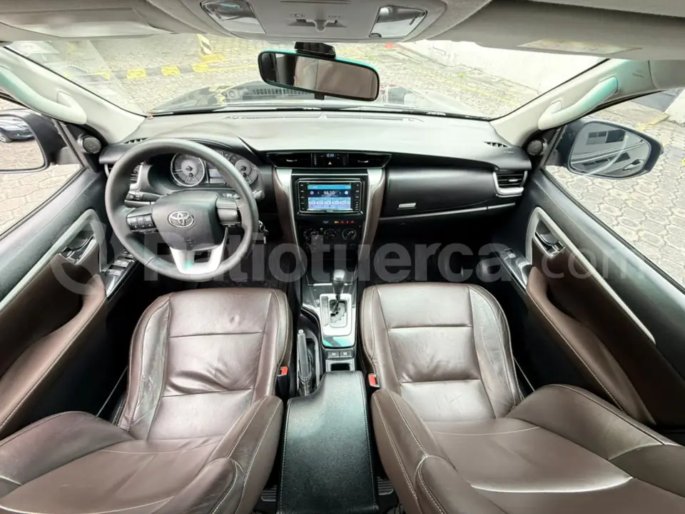 Foto 19 de Toyota New Fortuner