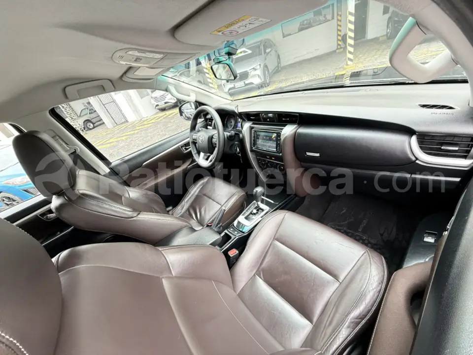 Foto 15 de Toyota Fortuner