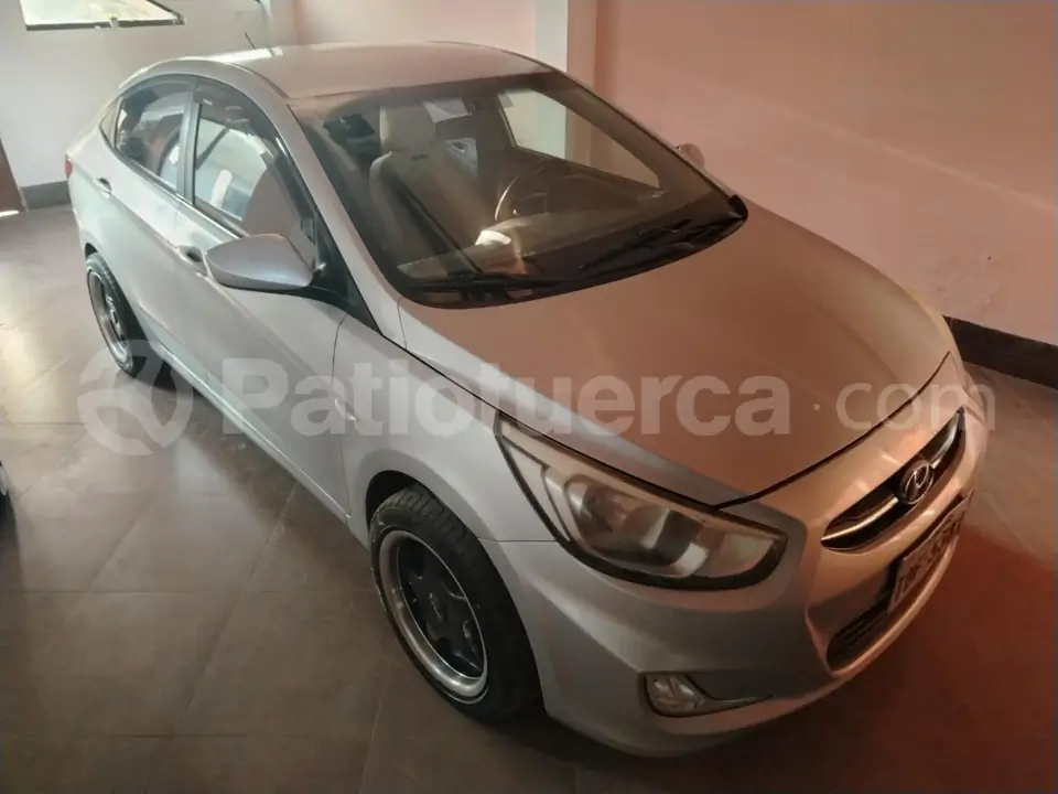 Foto 3 de Hyundai Accent New