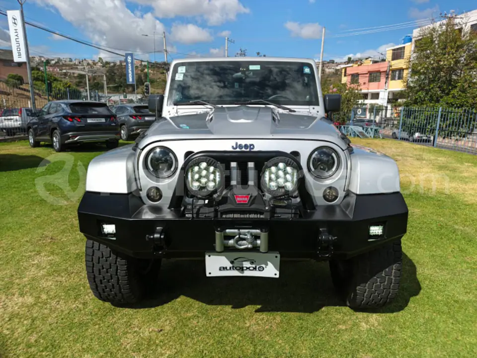 Foto 2 de Jeep Wrangler Sahara