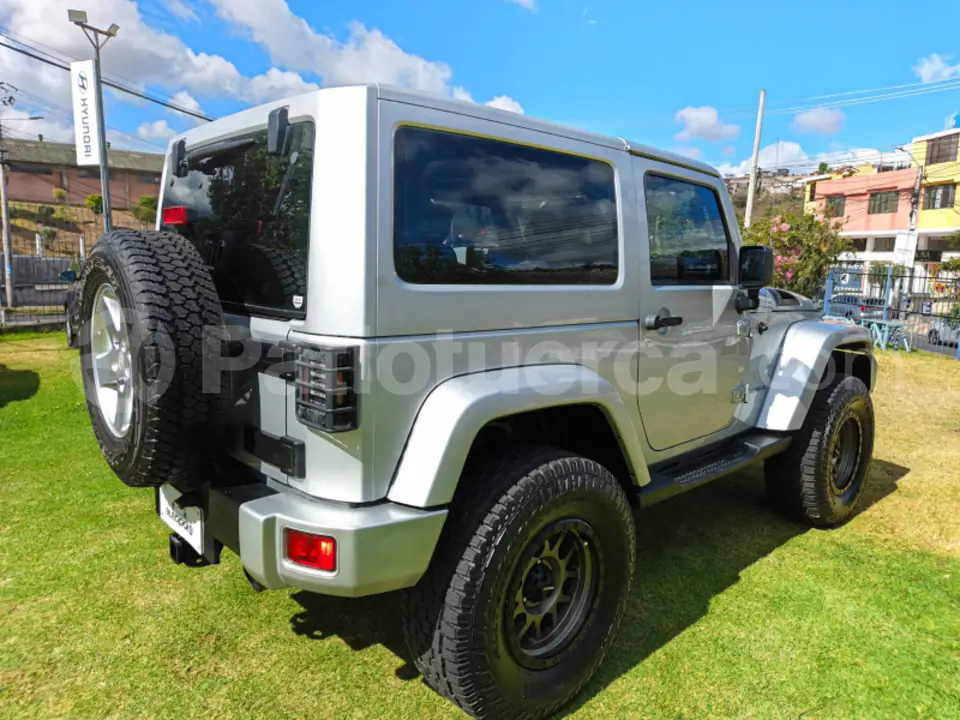 Foto 4 de Jeep Wrangler Sahara