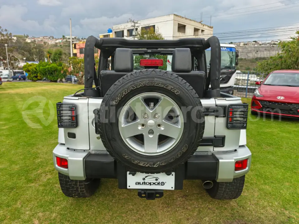 Foto 21 de Jeep Wrangler Sahara