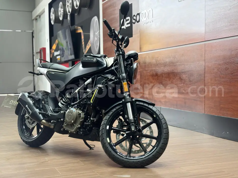 Foto 4 de Husqvarna Svartpilen 250