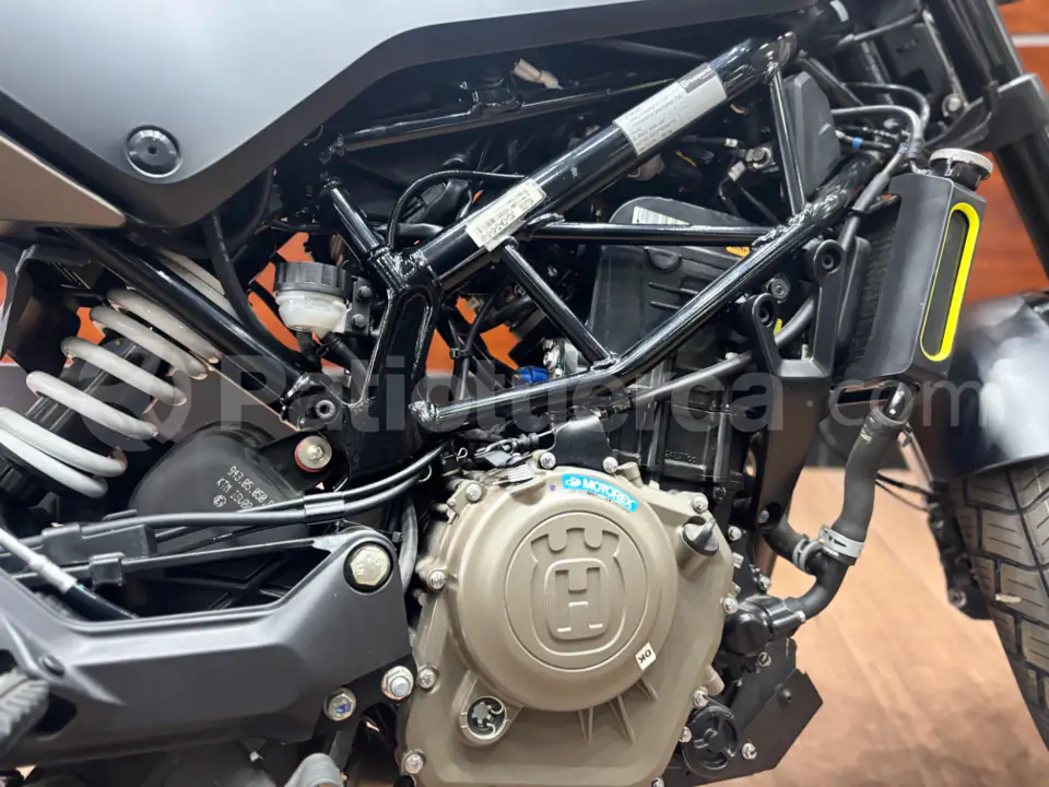 Foto 11 de Husqvarna Svartpilen 250