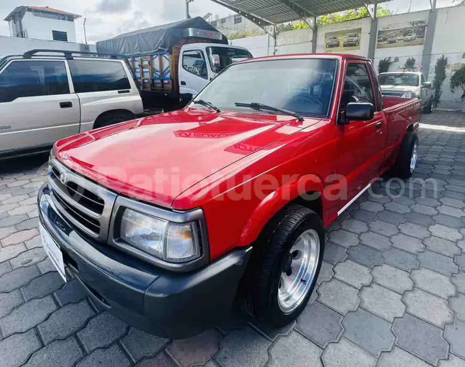 Foto 2 de Mazda B2200 CS