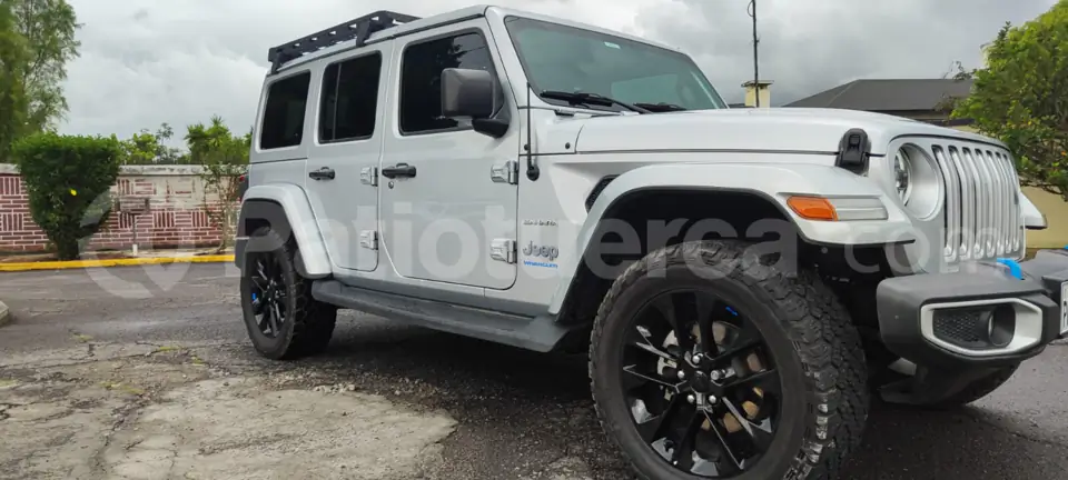 Foto 2 de Jeep Wrangler Sahara