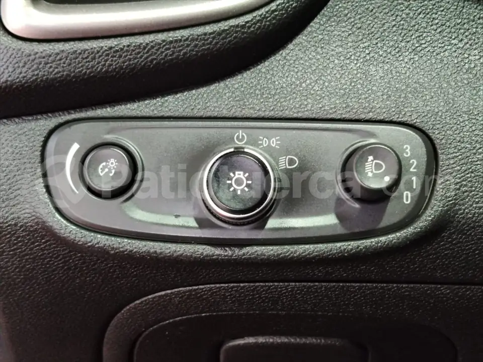 Foto 13 de Chevrolet Tracker LS