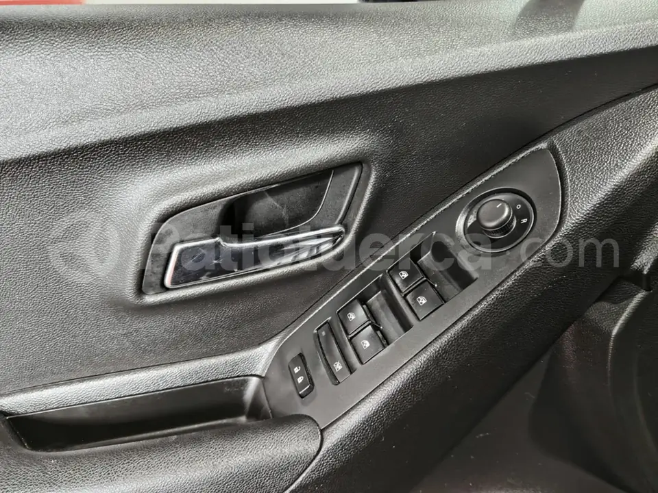 Foto 27 de Chevrolet Tracker LS