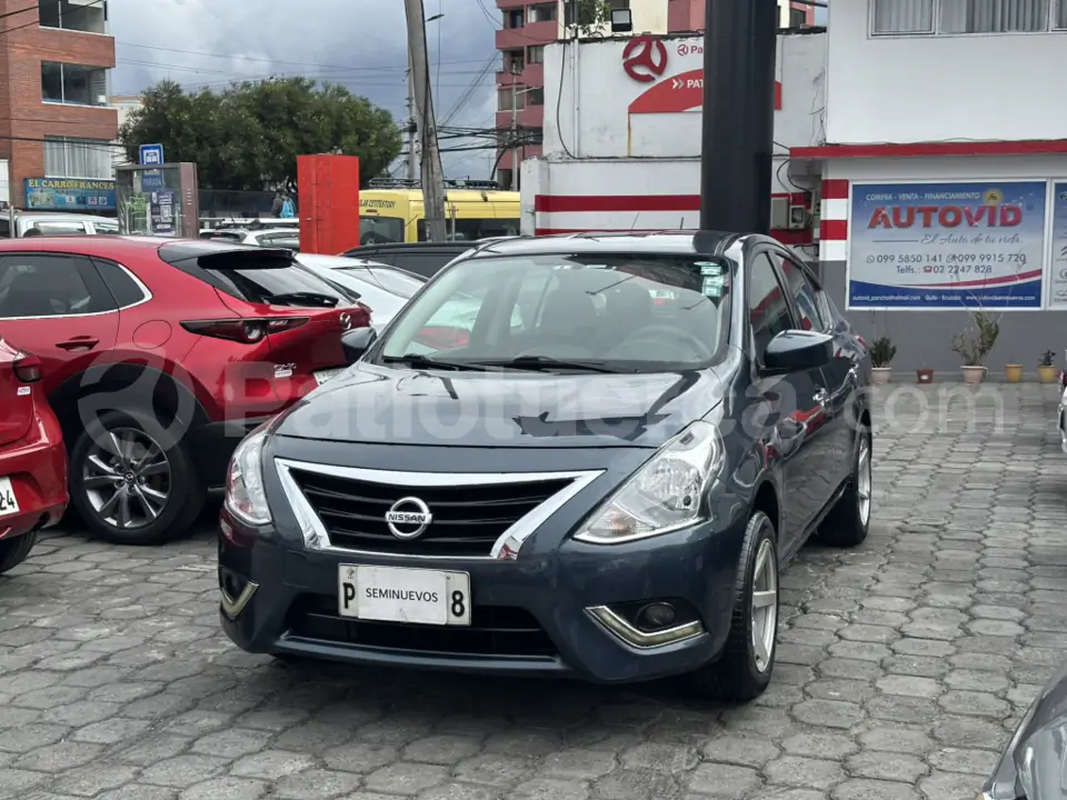 Foto 1 de Nissan Versa