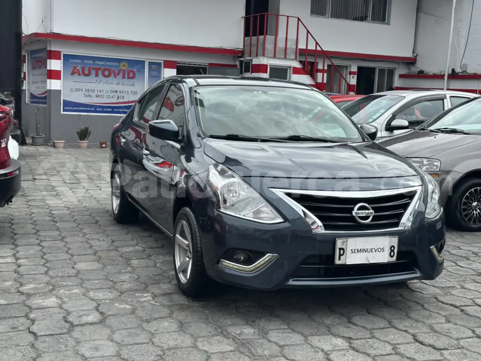 Foto 2 de Nissan Versa