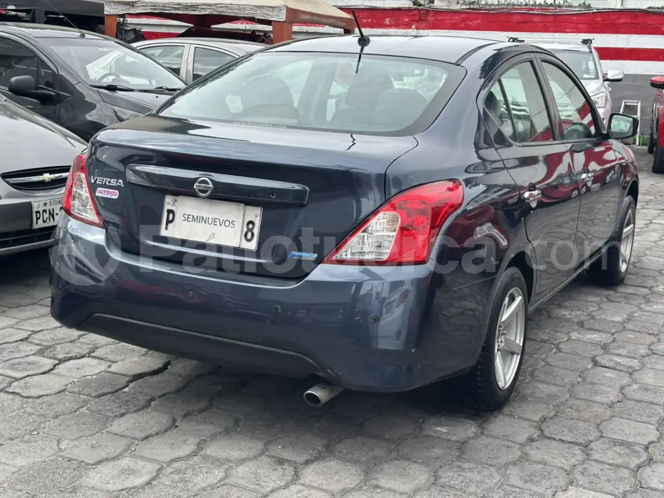 Foto 3 de Nissan Versa