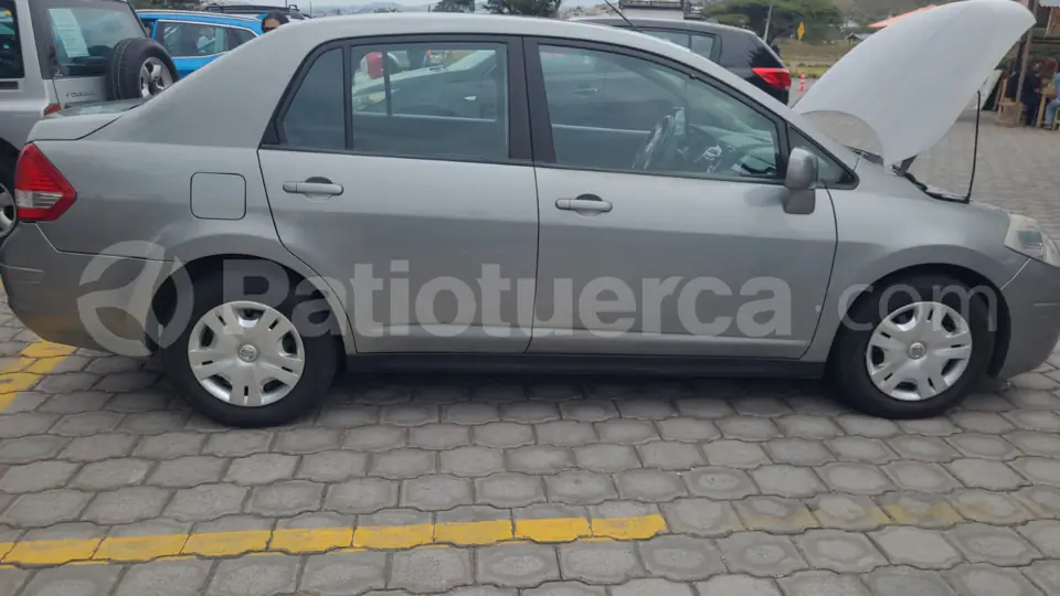 Foto 1 de Nissan Tiida