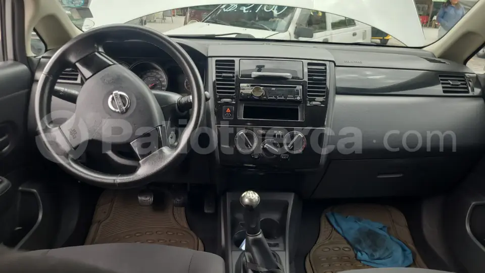Foto 4 de Nissan Tiida