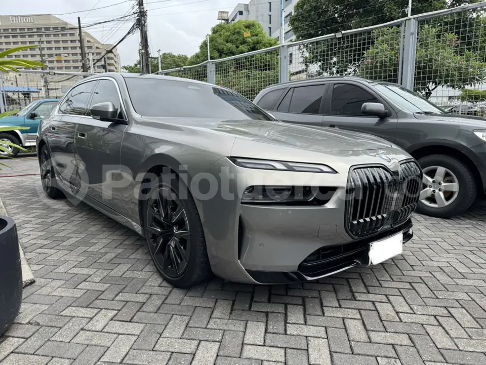 Foto 1 de BMW 740i