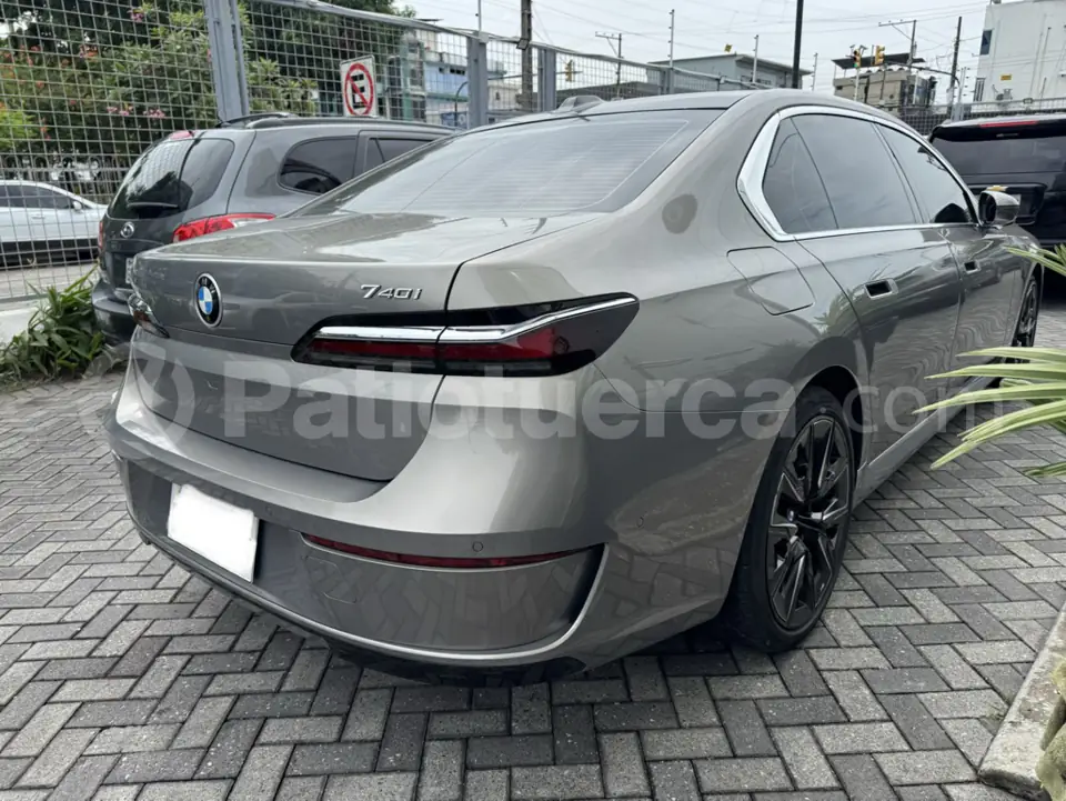 Foto 11 de BMW 740i