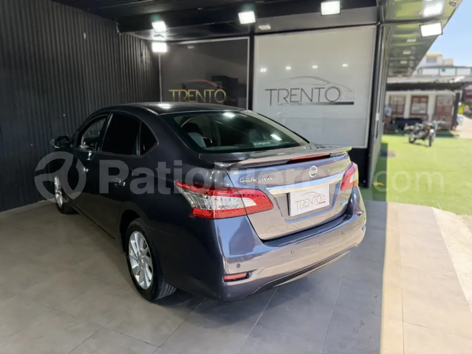Foto 7 de Nissan Sentra Advance AT